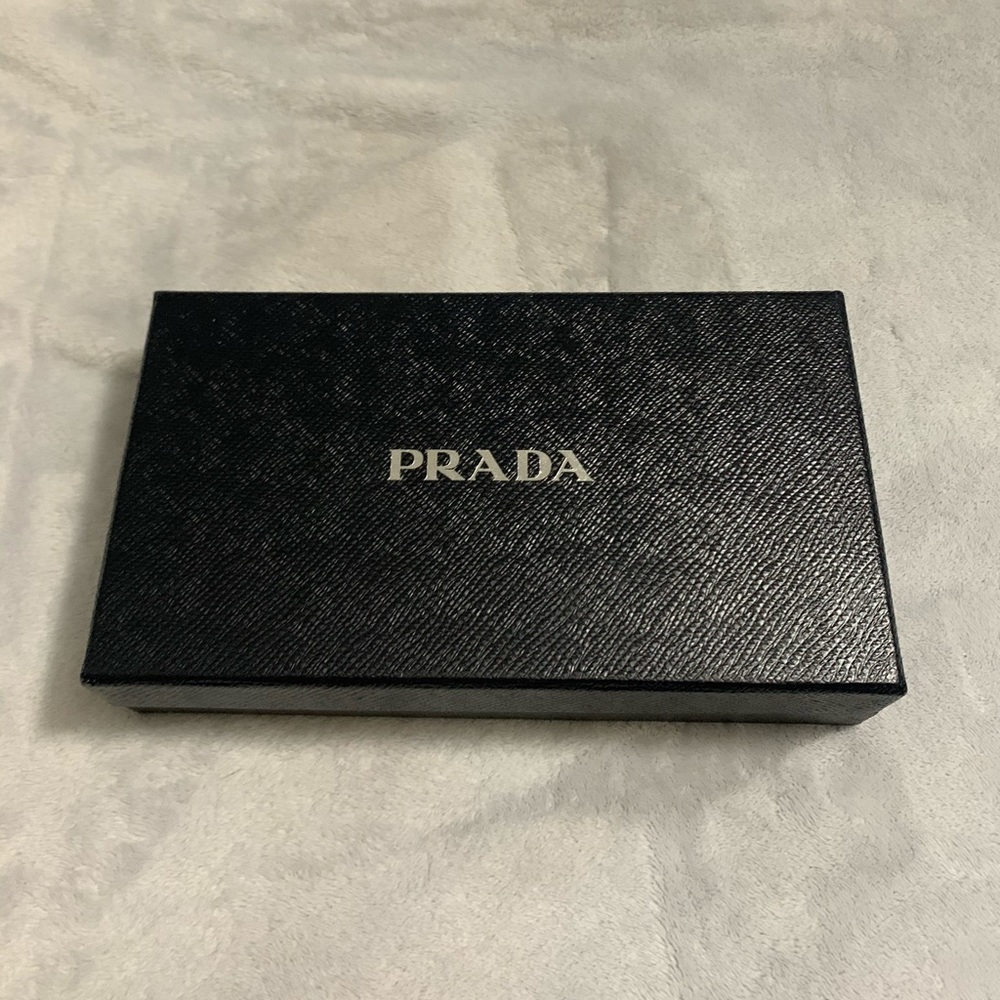 Prada Wallet - Picture 7 of 8